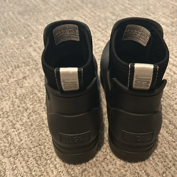 Ugg waterproof boots - Picture 2 of 4